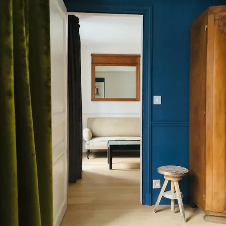 Elegant And Cosy Flat Near Montmartre * Parijs