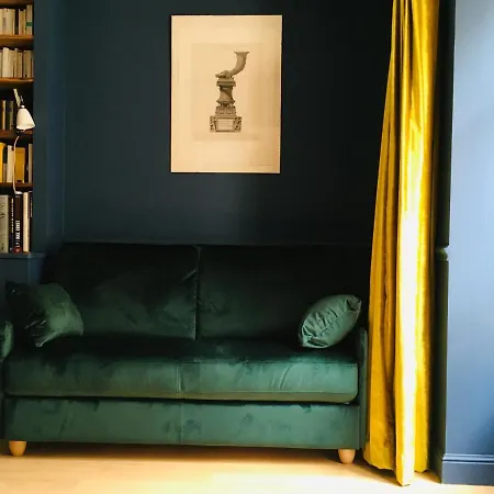 Elegant And Cosy Flat Near Montmartre * Parijs